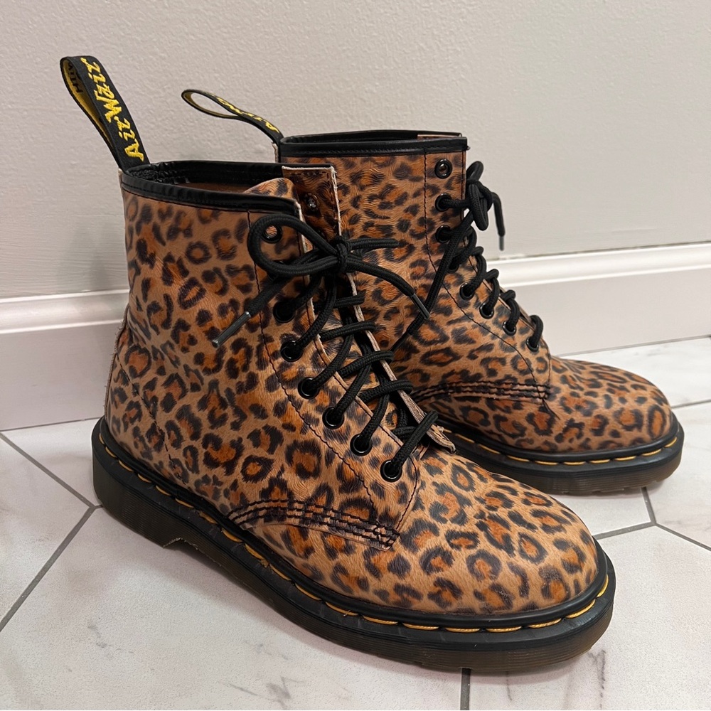 Dr Martens Vintage England Leopard Print 8 Eye Boot Size 6 UK / 8 US